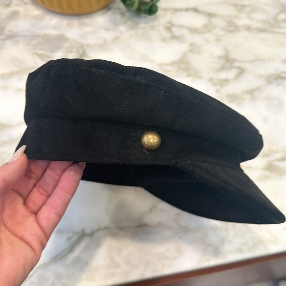 Lack of colors black Lola hat